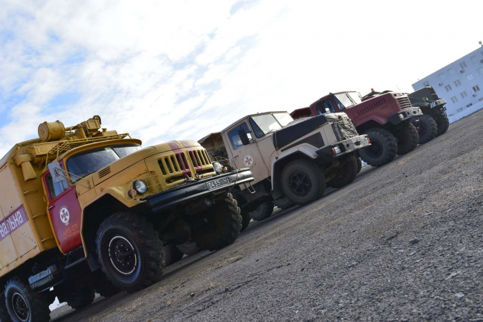 Мокрий сніг і ожеледь не страшні: закарпатські рятувальники хизуються спецтехнікою (ФОТО)