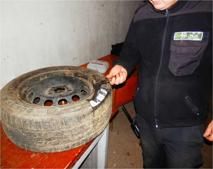 Українець залишив на кордоні в Закарпатті і "євробляху", і цигарки