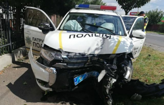 Мінус вісім: копи на Закарпатті з початку року розбили Тойоти та Міцубісі