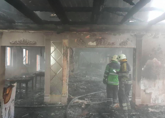 На Хустщині вогонь вщент знищив весільний солон (ФОТО)