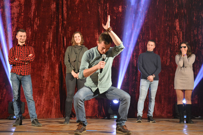 Набратися сил перед «семестровим фіналом» молоді допомагала Ліга сміху УжНУ