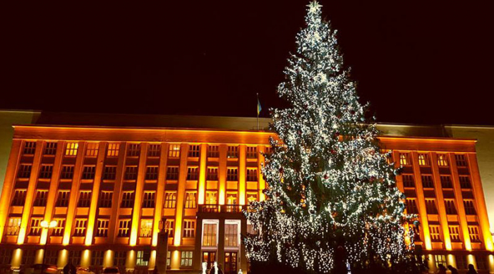 Головна ялинка краю вже завтра засяє!