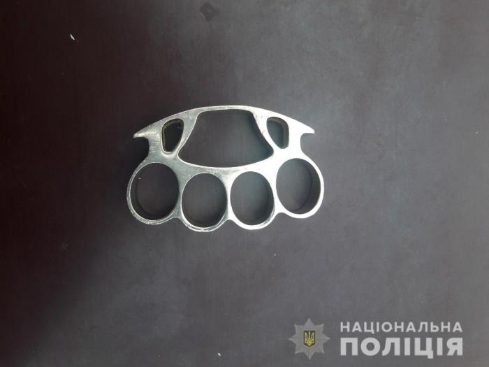 Посварився з сусідами: закарпатець під час суперечки застосував зброю