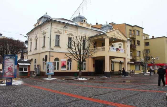 В одному з міст Закарпаття незабаром відкриють оновлений театр (ВІДЕО)