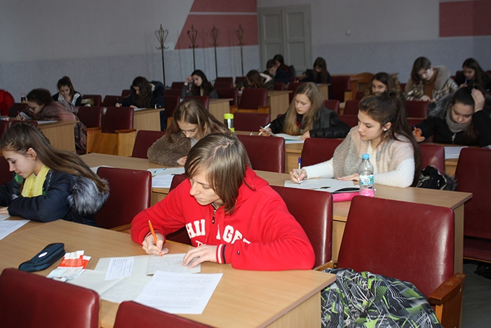 Хто краще з представників нацменшин Закарпаття володіє українською мовою?