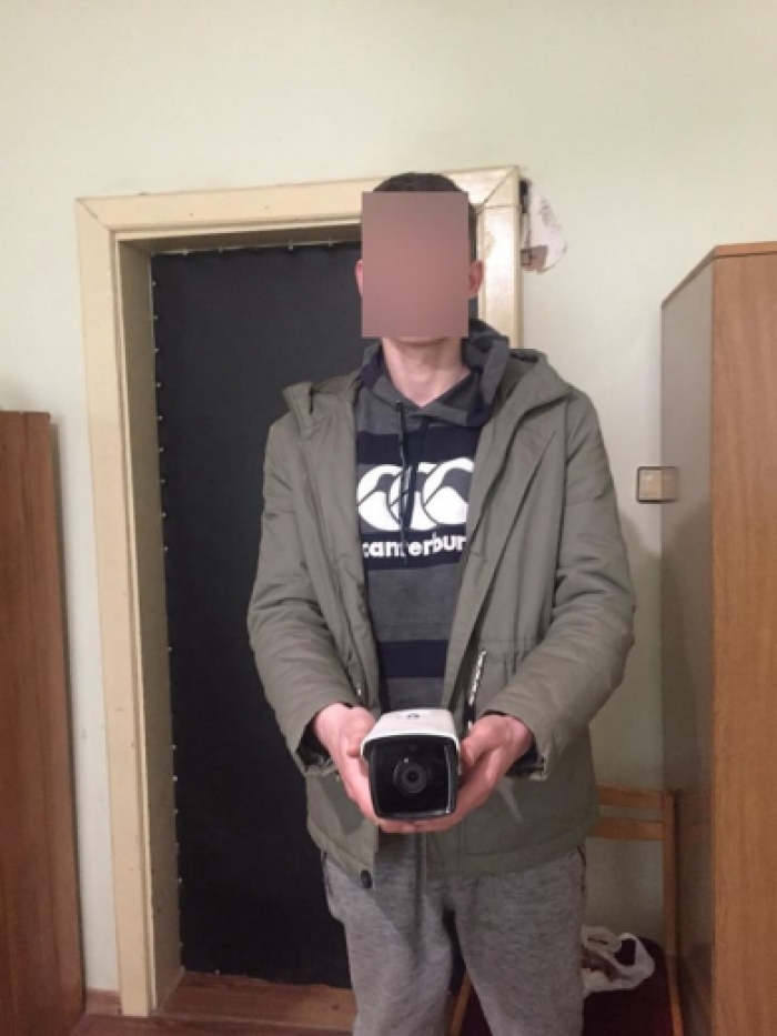 "Дует" крадіїв поцупив камеру відеоспостереження з будівлі міськради у Берегові