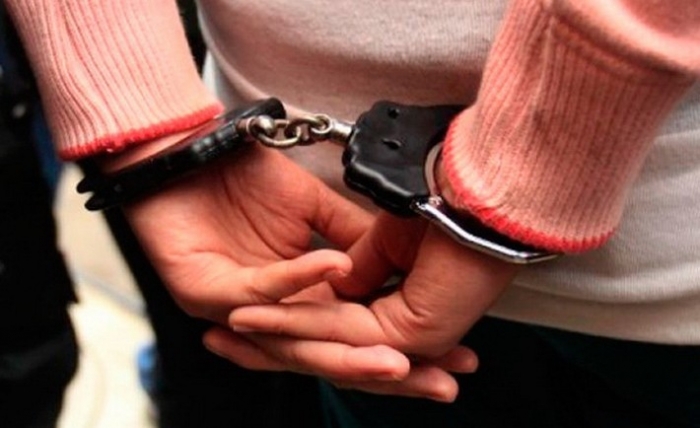 Затриману в Мукачеві "розбійницю" етапували до місця скоєння злочину — у столицю