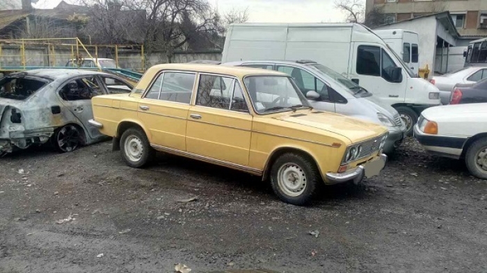 "Дует" автокрадіїв так бажав заволодіти "Жигулями", що сам "впрягся" тягнути автівку!