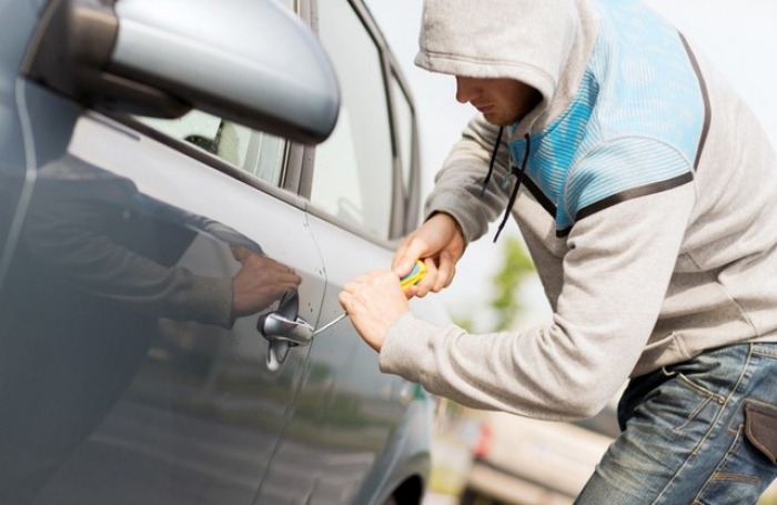 Любителем "полазити" чужими автівками виявився молодий хлопчина із закарпатських Лаз