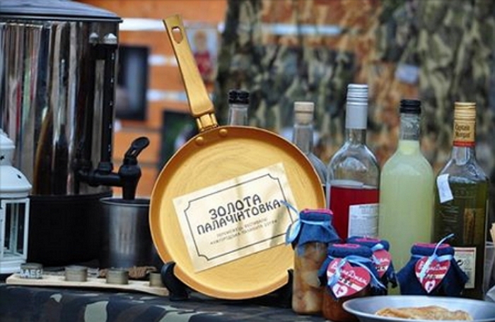 Перший млинець урочисто розрізали на «Ужгородській палачінті»