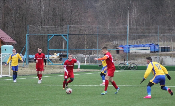 МФА U-19 грає спаринг зі словацьким клубом, а ужгородський СДЮСШОР U-16 готується до матчу плей-офф з львівськими «Карпатами»