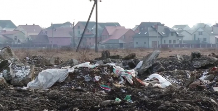 Що робити зі сміттям, якщо місцева громада проти будівництва заводу з його переробки?
