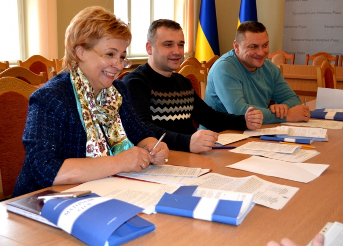 Обласні депутати переймалися станом доріг, вакцинації, безкоштовним зубопротезуванням та надрами