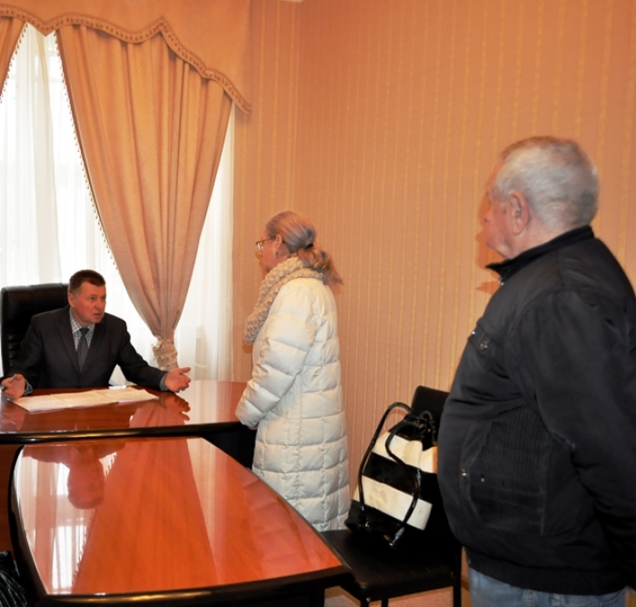 Краяни прийшли у Закарпатську облраду зі своєю бідою...