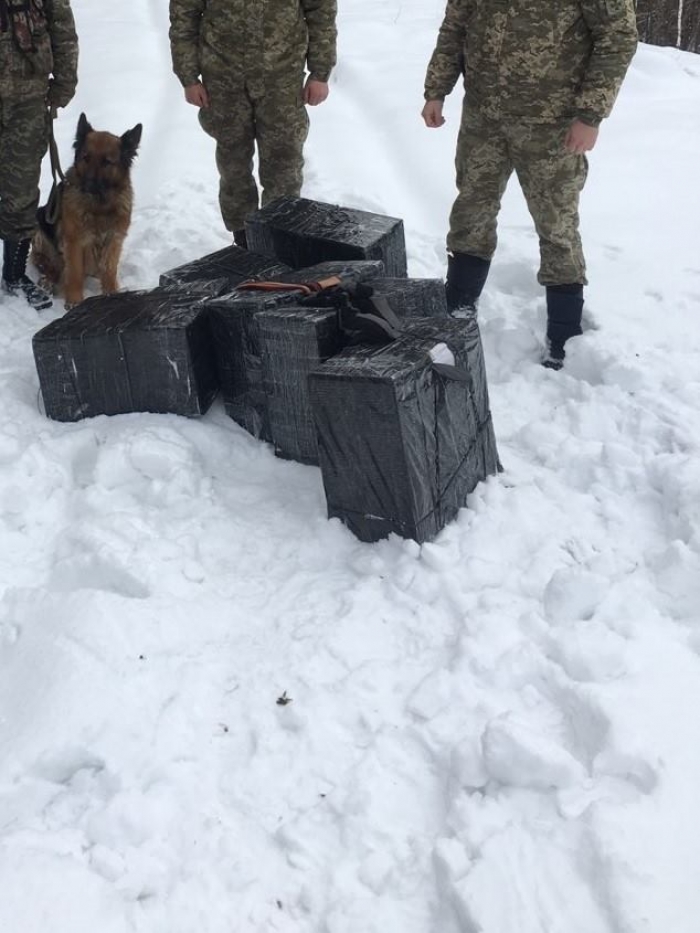 Закарпатські контрабандисти хотіли незаконно переправити в ЄС партію контрабандного курива