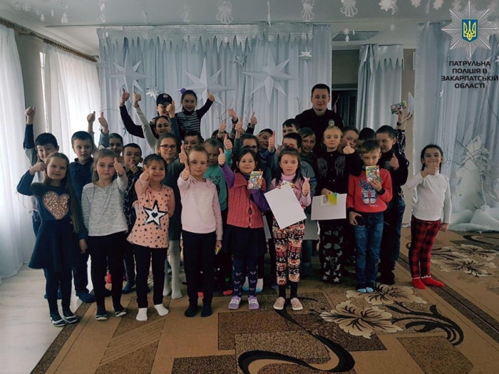 Патрульна поліція Закарпаття: діти – наше майбутнє, найголовніший скарб суспільства