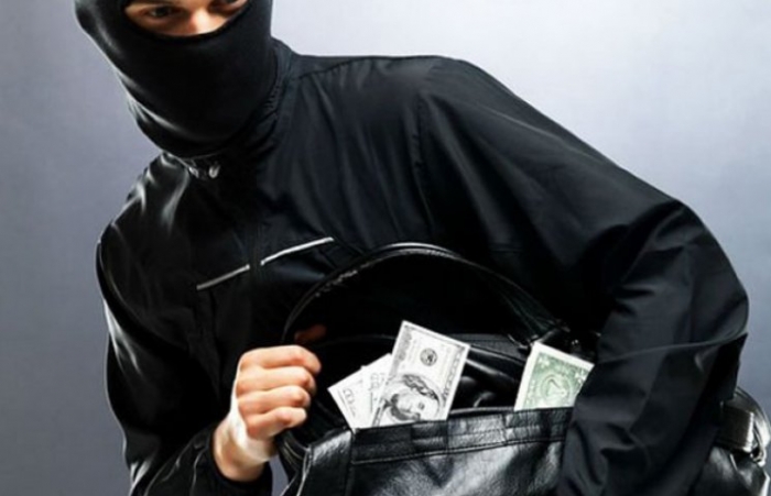 За причетного до розбійного нападу на працівницю обмінного пункту у Берегові взялася поліція