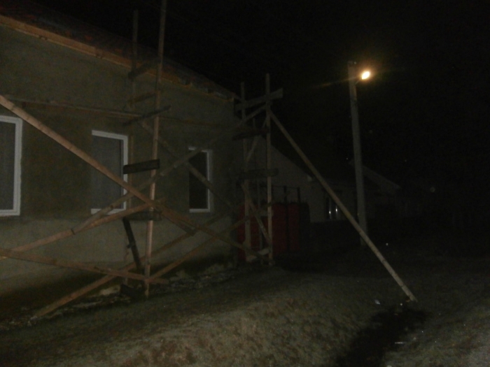 Берегівчанин викрав частину дерев`яних конструкцій для будівництва, щоб зігрітися