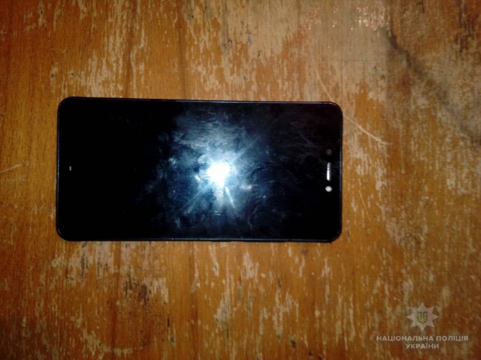 Мукачівець побив чоловіка викрав, гаманець з грошима, особистими картками та мобільний телефон