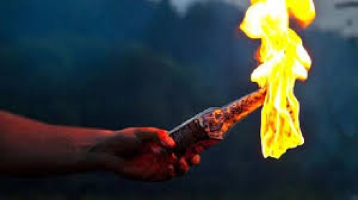 В Ужгороді невідомі кинули пляшку із запалювальною сумішшю у будівлю Закарпатського союзу угорців