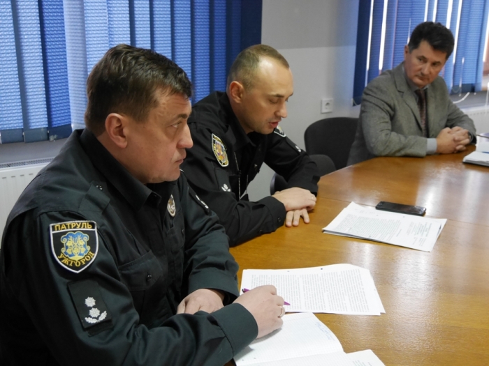 На площі Поштовій відбулася нарада щодо стану безпеки руху громадського транспорту в Ужгороді