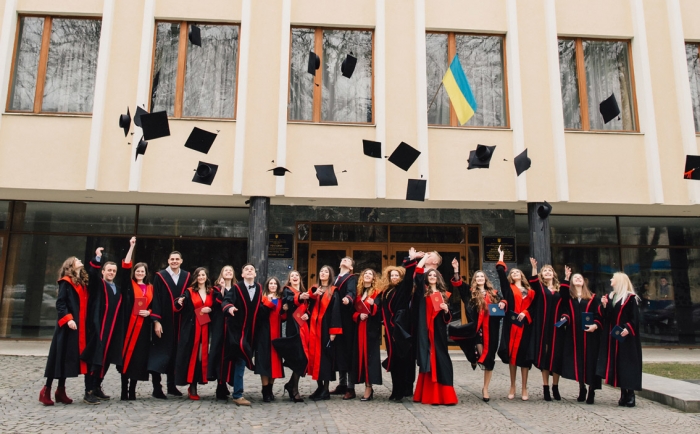Біофак УжНУ відправив своїх випускників підкорювати професійні вершини