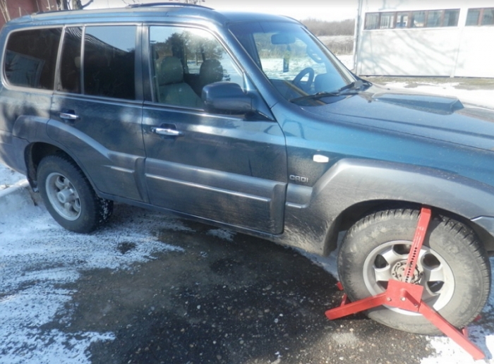 Автівку-"фальшивку" затримали "зелені кашкети" на кордоні Закарпаття з ЄС