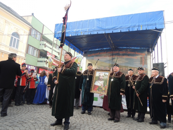 Традиційний "білий" винний фест "окупує" завтра закарпатський Берегсаз