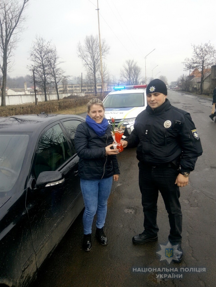Закарпаткам за кермом сьогодні — виключно квіти!