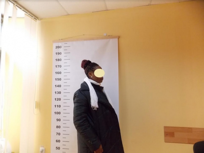 Африканку з чужим документом затримали прикордонники у Чопі