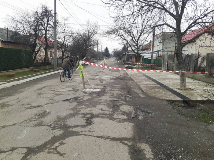 "Самопальні" бетонні латки з’являються на вулицях закарпатських міст