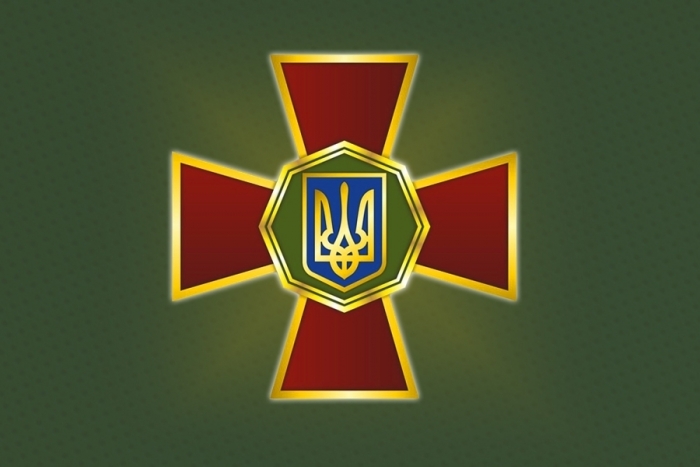 У затриманого в Ужгороді "дуету" чоловіків нацгвардійці вилучили вогнепальну зброю та дві дерев’яні спецпалиці