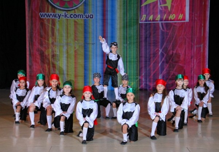 Півтисячі юних українців звідусіль зібралися на "Весняному балу" в Ужгороді