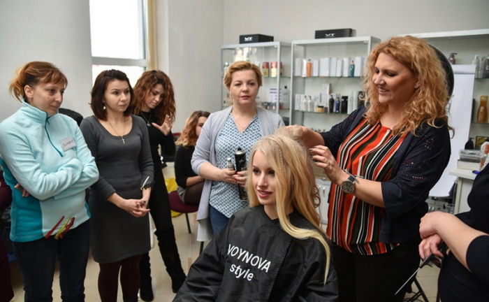 Студентки УжНУ спробували себе в ролі моделей для перукарів