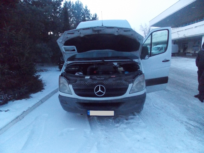 На Закарпаття з ЄС намагалися ввезти "бусик" з перебитим номером кузова