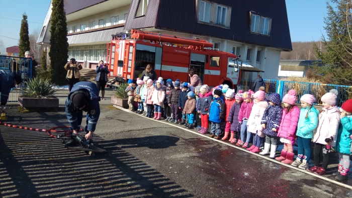Виноградівські рятувальники провели пізнавальну акцію для малечі