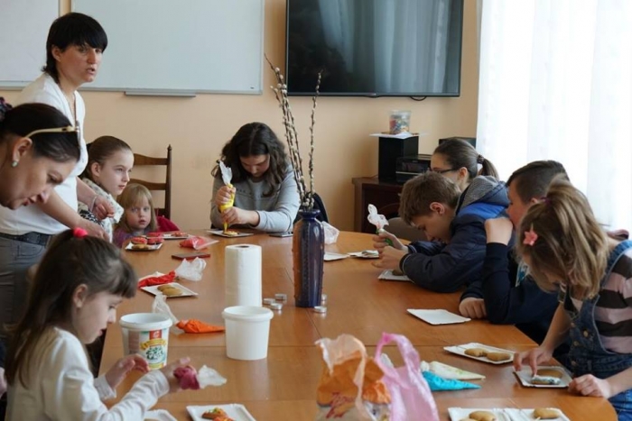 В Ужгороді провели майстер-клас із випікання пряників для дітей з багатодітних родин та сімей учасників АТО