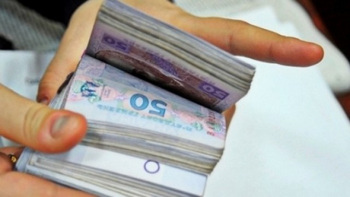 На Виноградівщині жінка "обчистила" автівку мешканця Хустщини