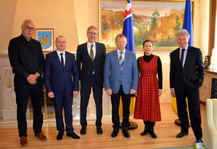 Європейський досвід у наданні послуг людям з особливими потребами закарпатцям передають голландські фахівці