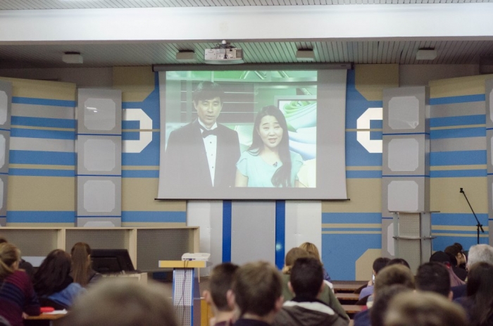 Студенти в Ужгороді поспілкуватися з волонтерами UYF та дізналися про особливості корейської культури