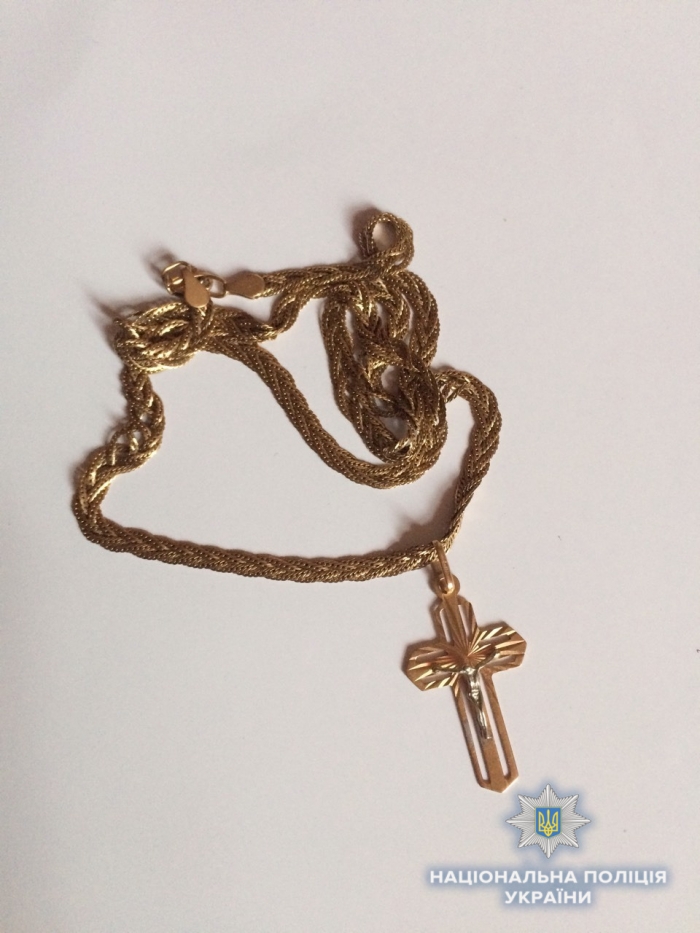 На Мукачівщині, після гостювання товариша, чоловік не побачив ланцюжка й підвіски