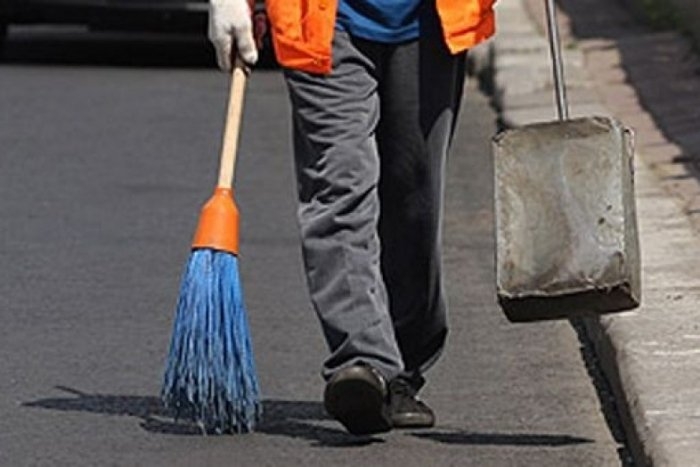 Які роботи проводять сьогодні в Ужгороді комунальники 