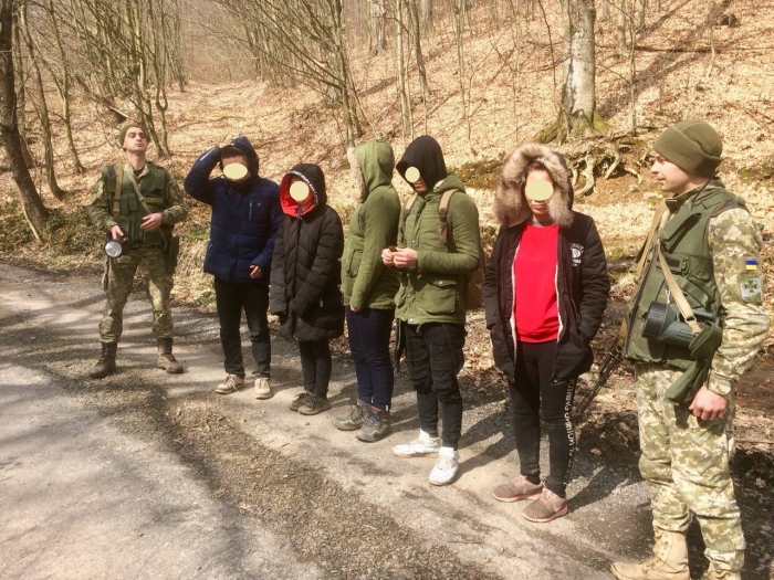 Азійські нелегали "заполонили" прикордонне Закарпаття!