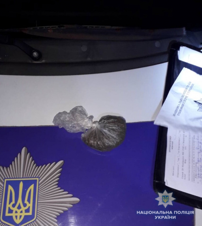 Закарпатський юнак попався полісменам "на гарячому" — з наркотиками