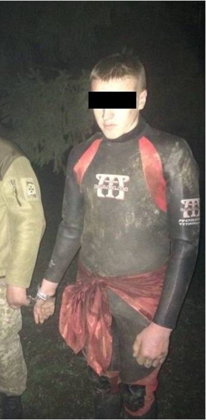 Мокрого "іхтіандра" прикордонники "виловили" із закарпатської Тиси