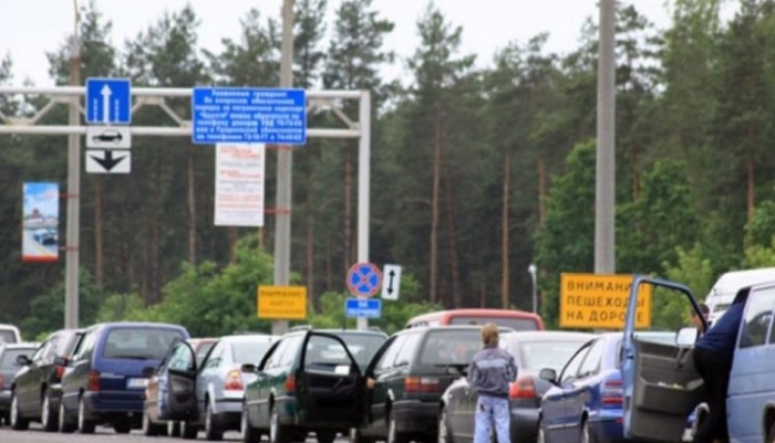 Черги з автівок заробітчан заблокували кордон не лише на Закарпатті
