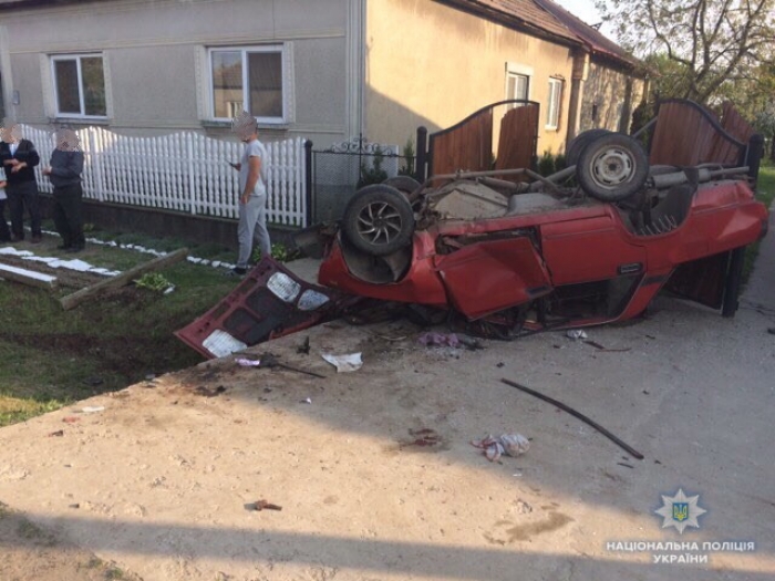 На Закарпатті "Жигулі" врізалися у бетонний місток — водій у реанімації