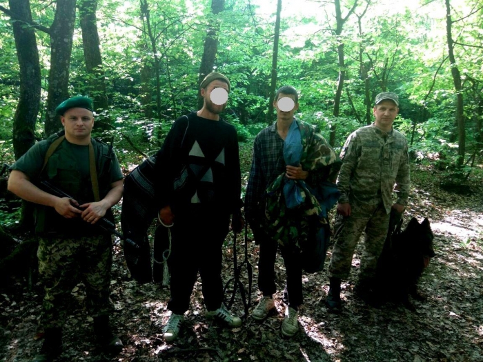 Двоє жителів Південної Пальміри "проривалися" до Словаччини