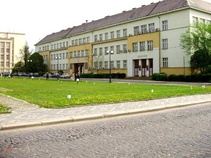 Закарпатські профспілки заявили про можливість кровопролиття у разі їх виселення з будівлі по пл. Народній, 5, у м. Ужгороді