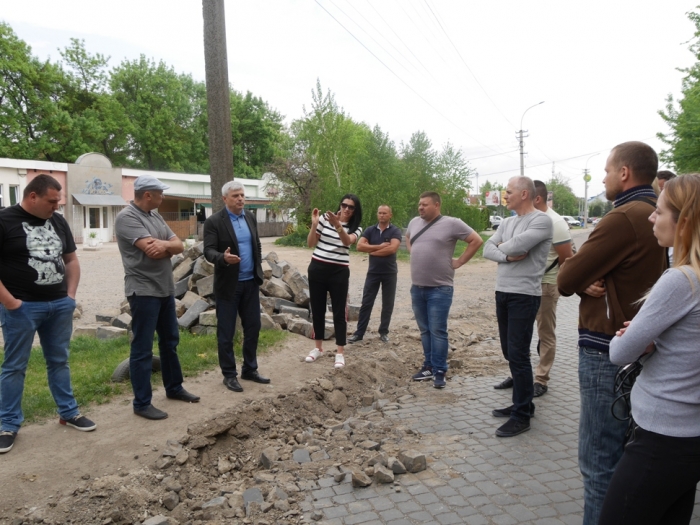 Фірма "Антрол" взялася за капремонт частини вулиці Перемоги біля "Велмарта"